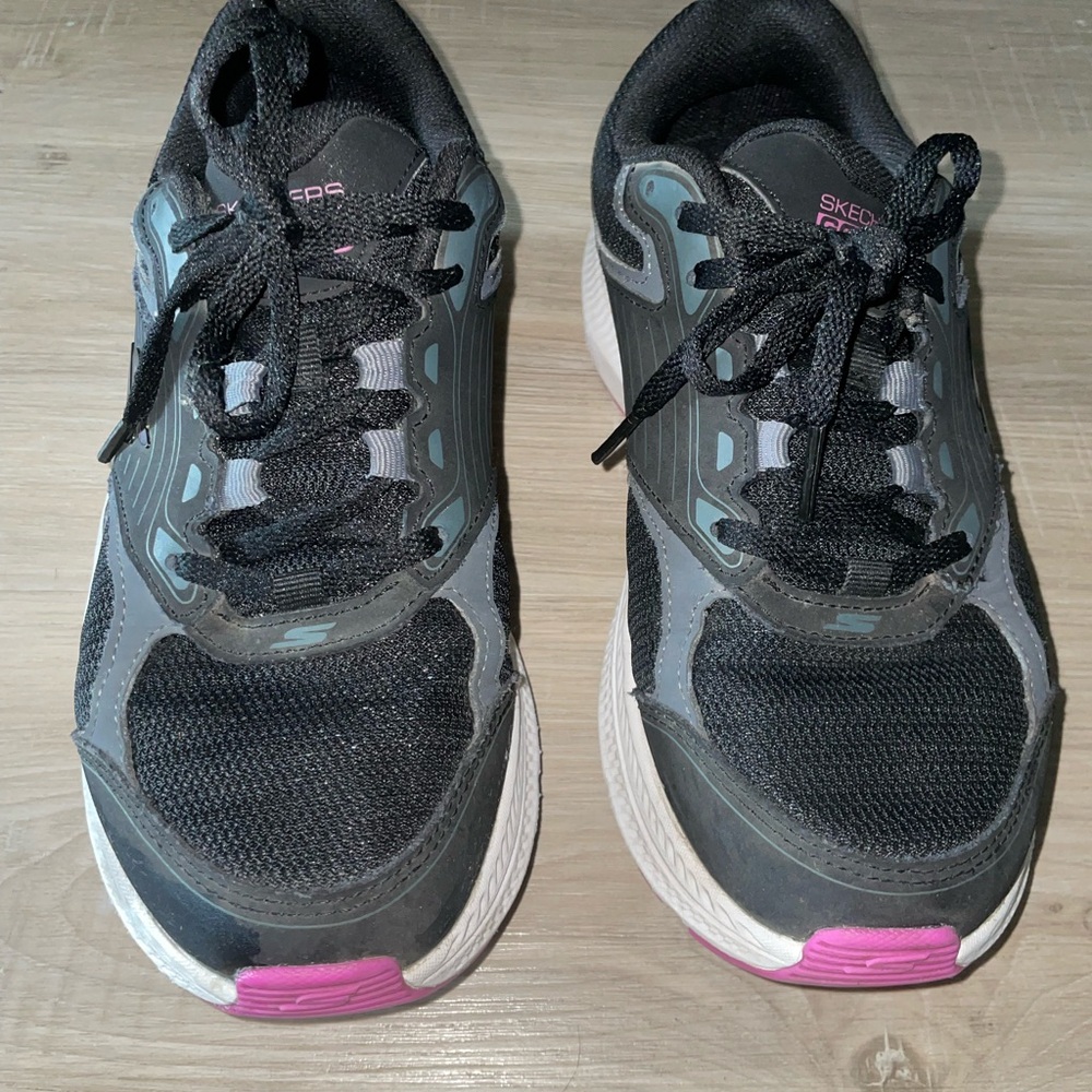 Skechers Women's Go Run Memory Foam Goja Mat